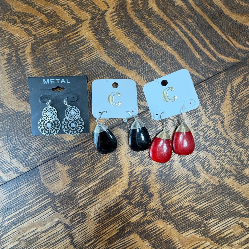 3 pair of new earrings. Brands are Metal and Charming Charlie. Never worn.